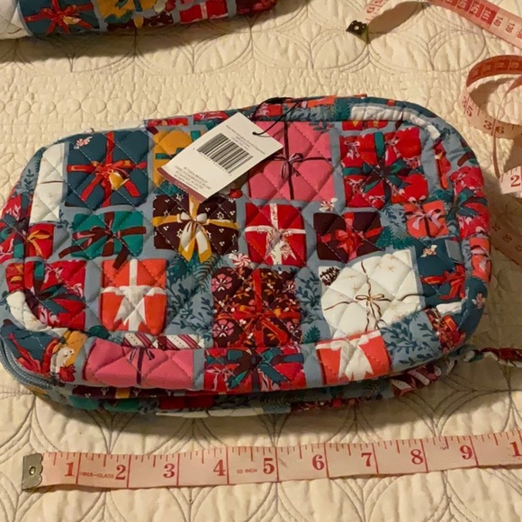 Vera Bradley “Under the Tree” Large Travel Duffel & Hanging Travel Organizer set - Picture 3 of 9